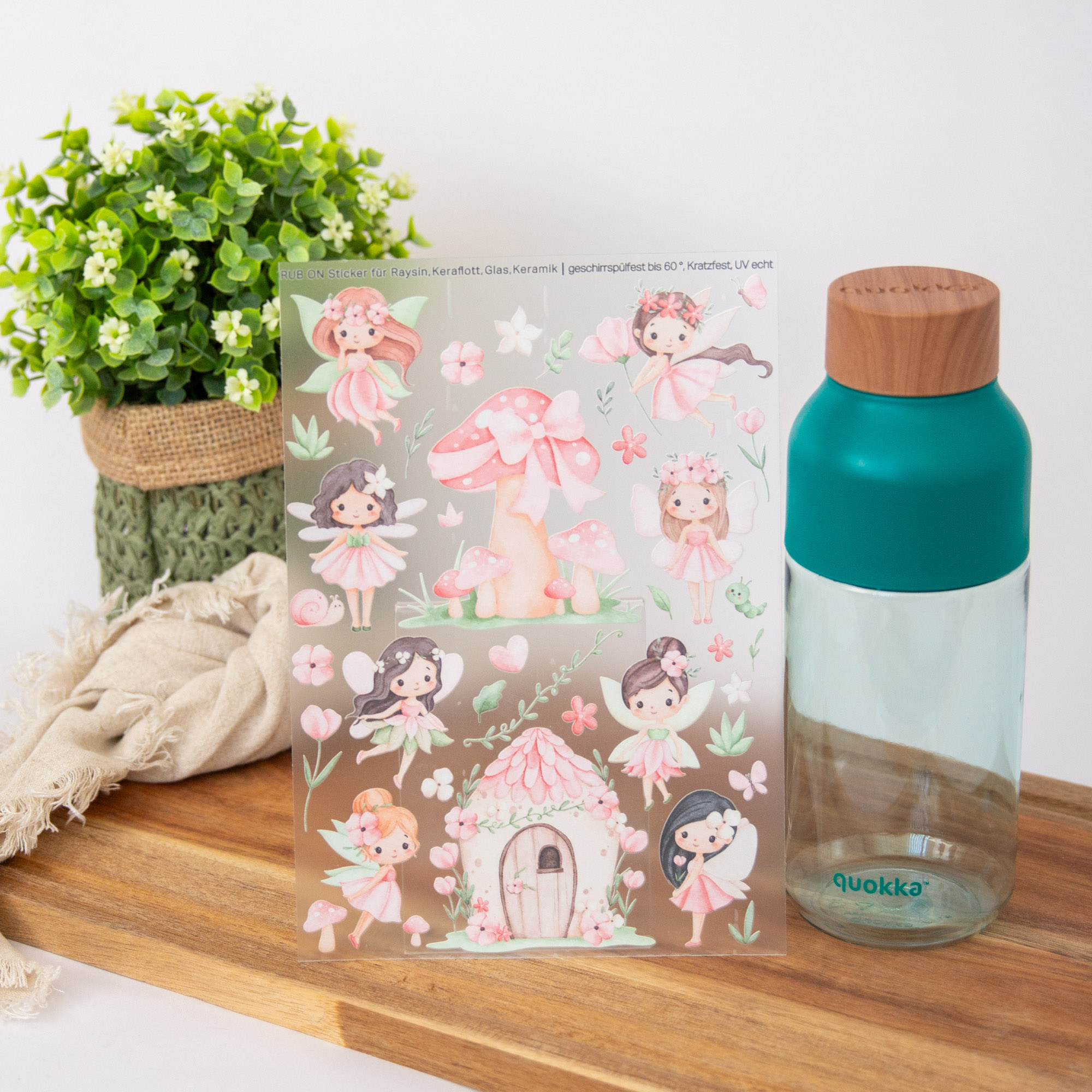 Rub-On Stickerbogen Feen im Format A5 | Aufkleber für Raysin, Keraflott, Glas, Keramik, Kork Untersetzer - Feen Häuser für Kinder 3 Rub Ons Feen mit Feenhaus und Blumen, Geschirrspülfest, kratzfest und UV beständig