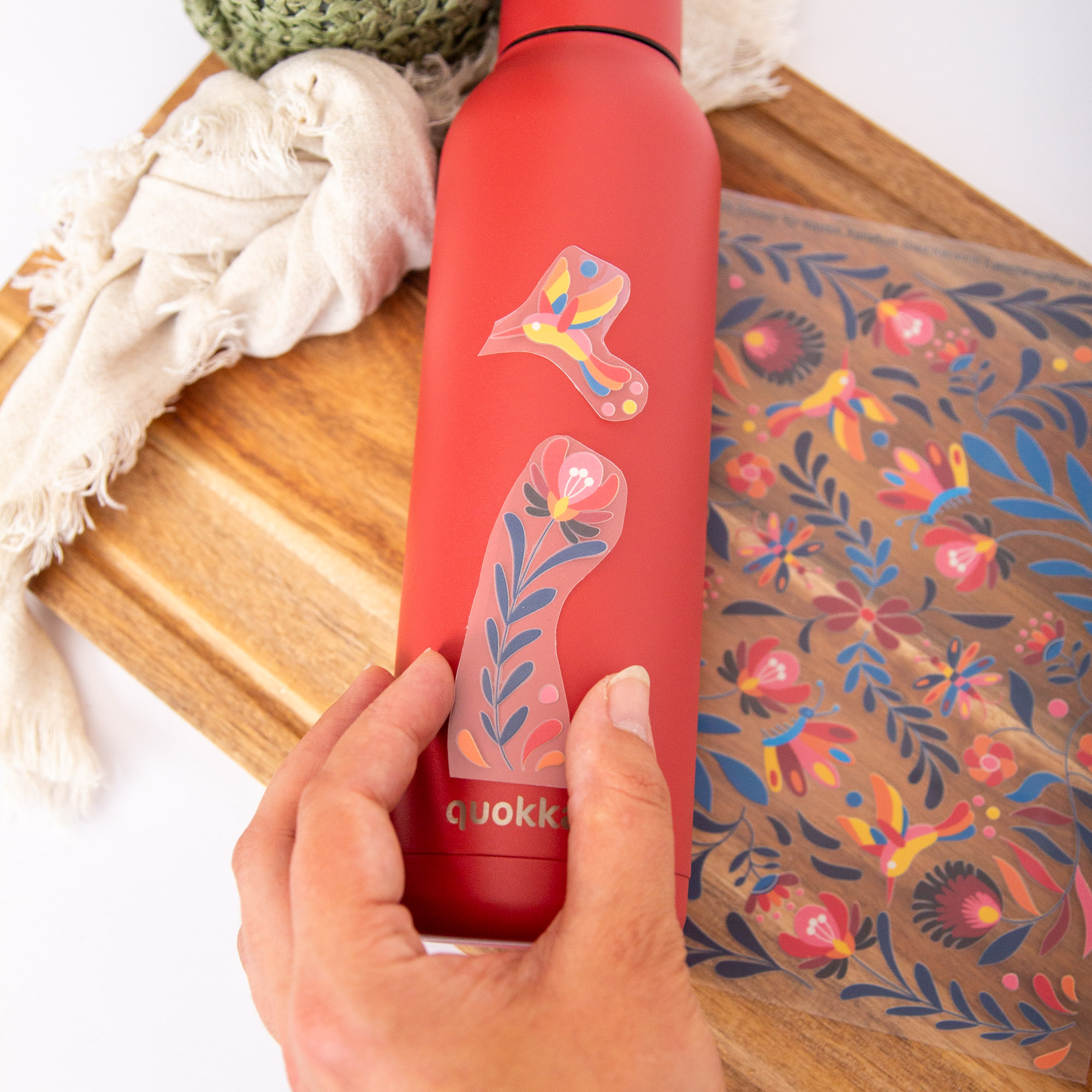 Rub-On Sticker Bogen mit floralem Scandi-Muster | Sticker mit Vögeln & Schmetterlingen | Kratzfeste Motive für Gießpulver, Flaschen, Tassen 2 Rub On Folklore Blumen, Aufkleber Geschirrspülfest, Kratzfest, UV beständig
