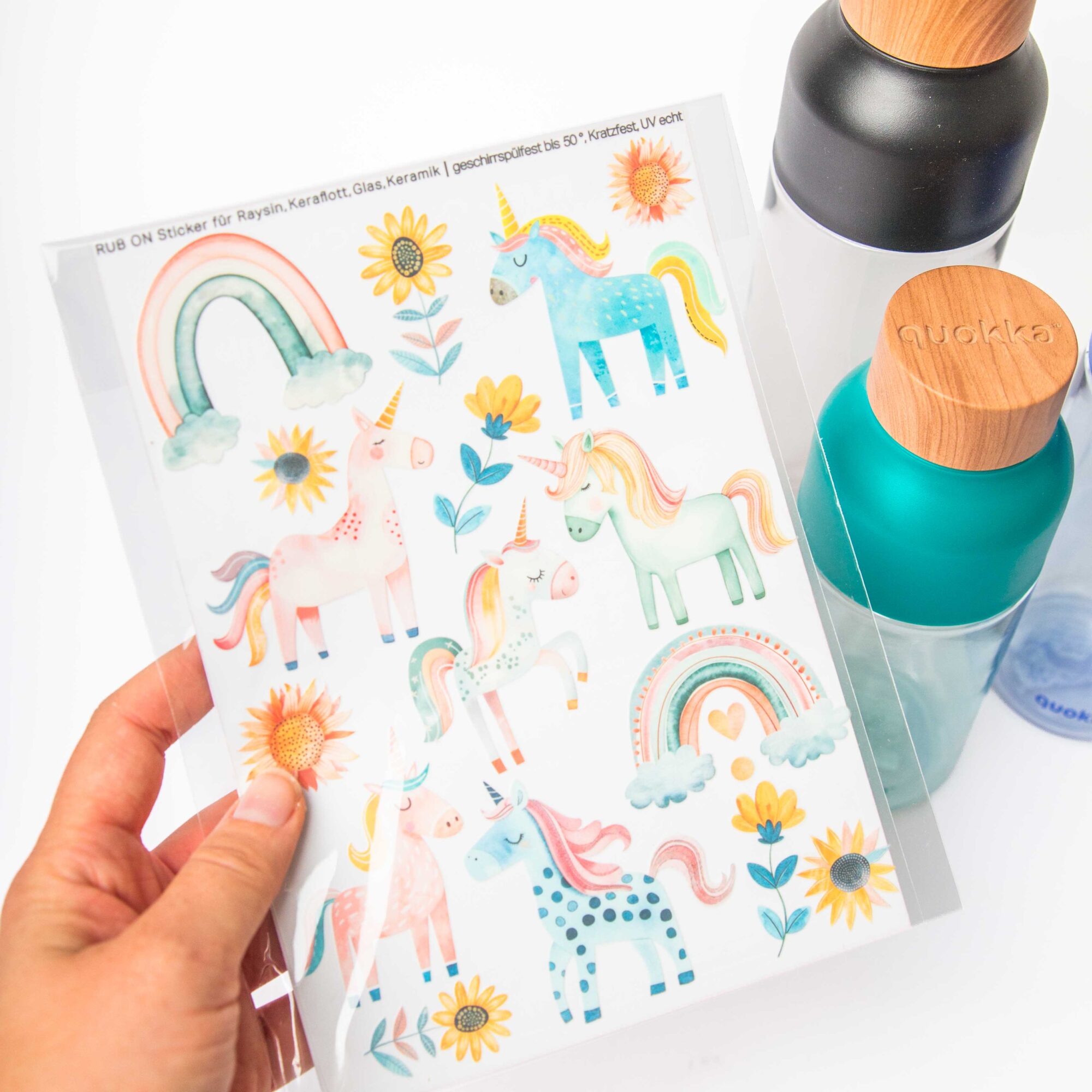 Rub-On Stickerbogen Einhorn und Regenbogen im Format A5 | Aufkleber für Raysin, Keraflott, Glas, Keramik, Kork Untersetzer - u.a. für Kinder 3 Rub On Sicker mit Einhorn und Regenbogen, Geschirrspülfest, Kratzfest, UV Beständig.